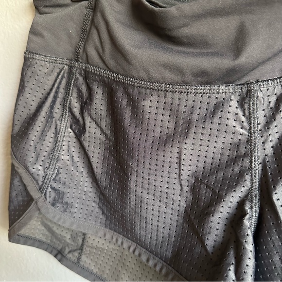 Lululemon black mesh workout shorts size 4 - Picture 2 of 5